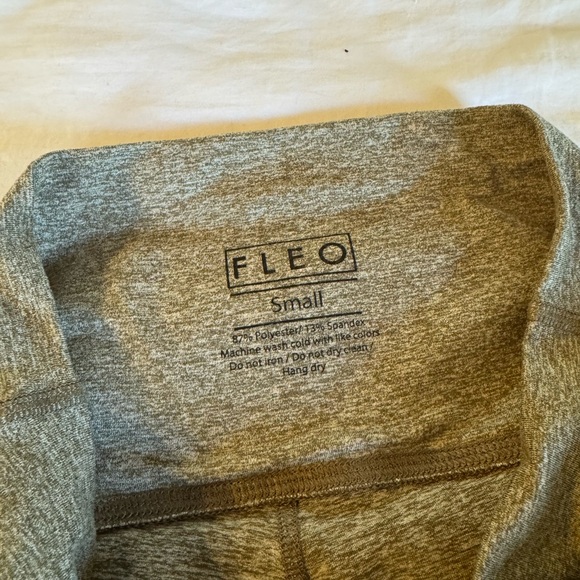 El Toro 25” Fleo Leggings in Stone Grey - Picture 4 of 4